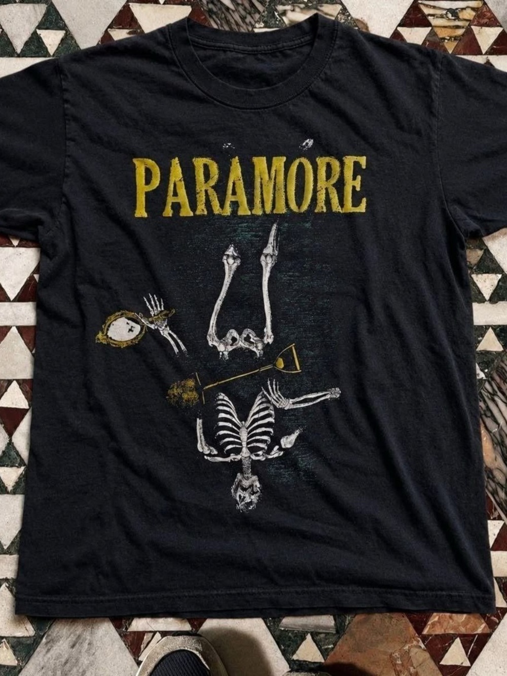 Black Paramore t shirt